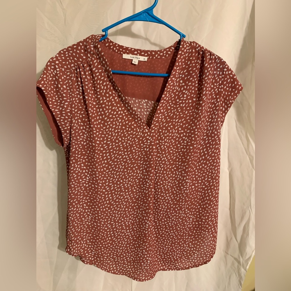 fun2fun blouse medium Woman’s V Neck
